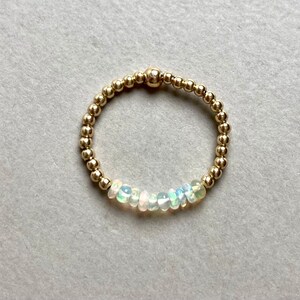 OPAL BEAD RING, delicado anillo de apilamiento de oro, anillo de perlas, regalo para ella, anillo de amistad, anillo relleno de oro rosa ópalo, regalo para su anillo imagen 3