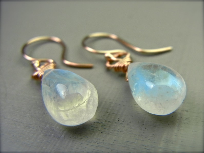 PENDIENTES PIEDRA LUNA ORO ROSA, pendientes de oro, regalo para ella, joyas de piedra lunar, pendientes rellenos de oro, pendientes románticos, gotas de piedra lunar imagen 4