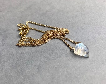 MOONSTONE NECKLACE LEAF, 14K Gold filled, gemstone pendant, carved leaf, Christmas gift for her, handmade jewelry, unique pieces, Rose Gold