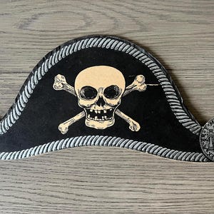 Antique Vintage Halloween 1920&#39;s 1930&#39;s Dennison Honeycomb and Cardboard Costume Pirates Hat