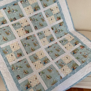 Peter-Rabbit-Patchwork-Babydecke