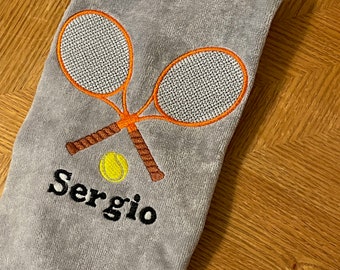 Serviette de tennis personnalisée brodée, cadeau amusant cadeau personnalisé, serviette de sport, serviette pour joueur de tennis passionné, serviette de tennis. Fabriqué sur commande