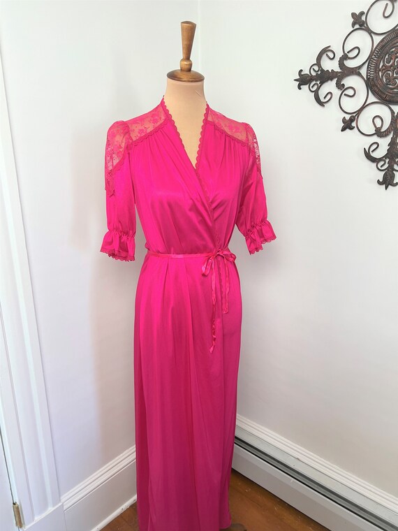 S-M - Vintage Hot Pink Robe 1970s Paramount Lace … - image 3