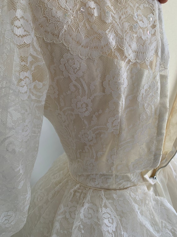 XS - S 1950s Wedding Gown / Stunning Lace Long Sl… - image 5