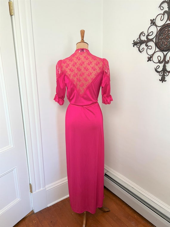 S-M - Vintage Hot Pink Robe 1970s Paramount Lace … - image 6