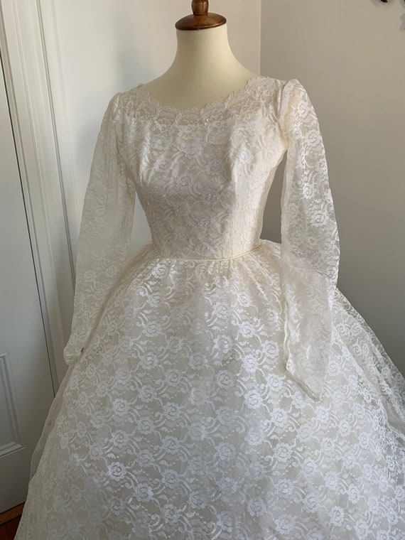 XS - S 1950s Wedding Gown / Stunning Lace Long Sl… - image 8