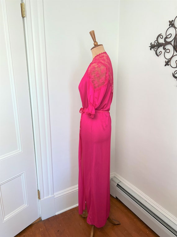 S-M - Vintage Hot Pink Robe 1970s Paramount Lace … - image 5