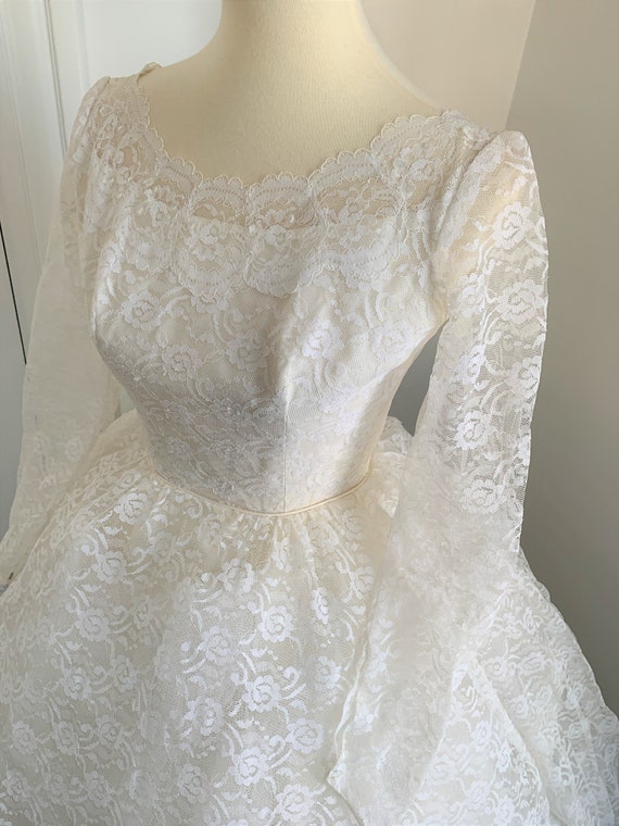 XS - S 1950s Wedding Gown / Stunning Lace Long Sl… - image 1