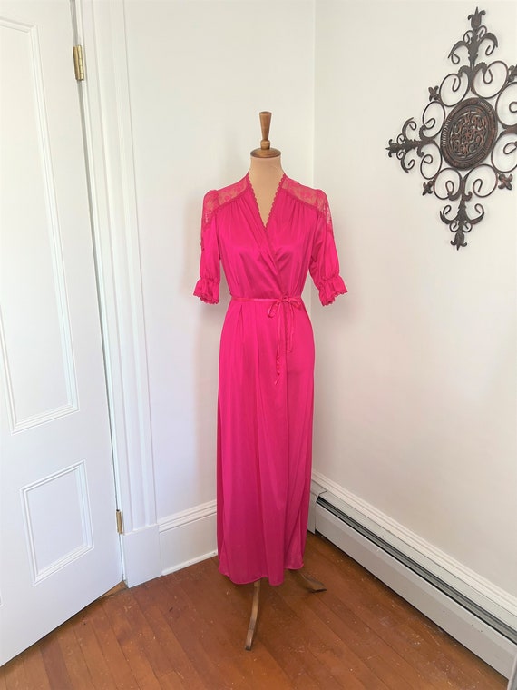 S-M - Vintage Hot Pink Robe 1970s Paramount Lace … - image 1