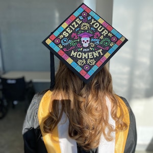 Asistencia para el diseño de adornos para birretes de graduación: decoración personalizada para birretes de graduación imagen 4