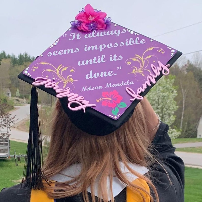 Asistencia para el diseño de adornos para birretes de graduación: decoración personalizada para birretes de graduación imagen 6