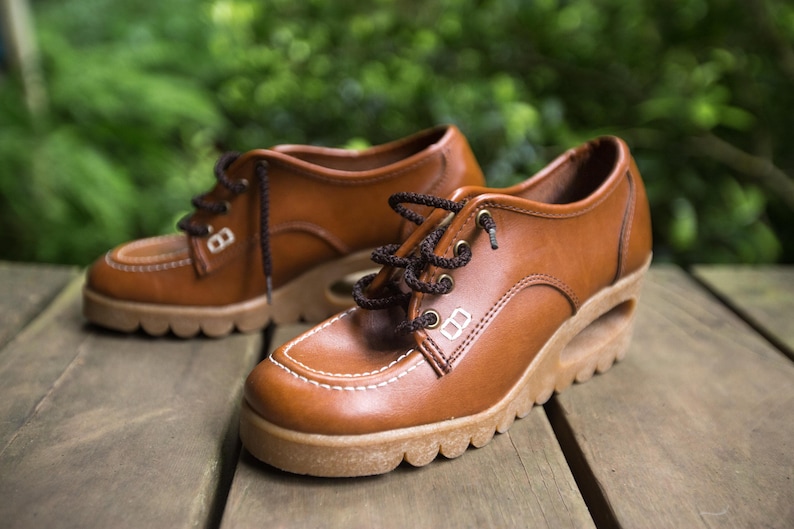 caramel leather women/'s size US 6 70s Deadstock Wedge Oxfords
