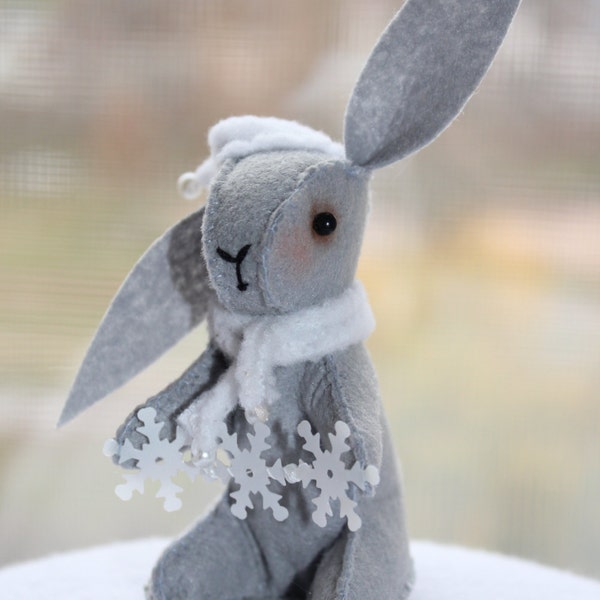 Felt Bunny Tiny rabbit Winter trends Christmas Miniature snowflakes Felted decoration Gray bunny Snow bunny Easter bunny Easter rabbit