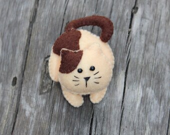 Cat gifts for girlfriend Tiny felted cat Plush cat Tiny kitten Wool felt animals Cat sculpture Soft sculpture animal Cat lover gift Kitty