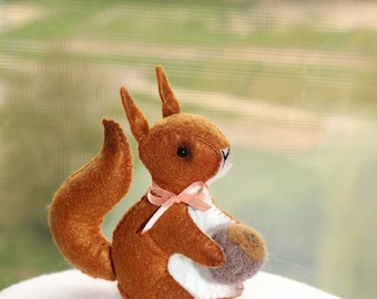Scoiattolo animale del bosco Scoiattolo rosso regalo Scoiattolo peluche Miniatura di animale in feltro Foresta incantata Scoiattolo in feltro Giocattolo scoiattolo imbottito