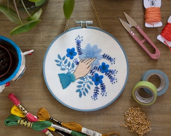 Embroidery hoop "flowers for me", 15 cm hand embroidered hoop, wall hanging (blue)
