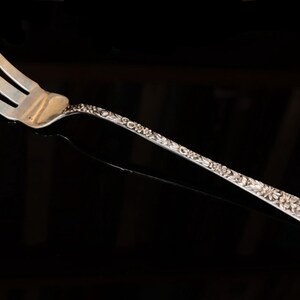 Tidig S. Kirk & Son Sterling Silver 925/1000 Lettuce Greens Serveringsgaffel - 8 5/8" Repousse 1.4oz Engr MVP