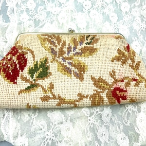 Vintage “Celebrity “ NY Clutch Tapesty Carpet Bag Make up Case Kiss lock Gorgeous 1960’s