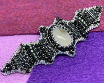 Flying Bat Beaded Brooch | Beaded jewelry | Handmade | Art jewelry | Weird jewelry | Spooky pin | Witchy jewelry | Agate gemstone brooch