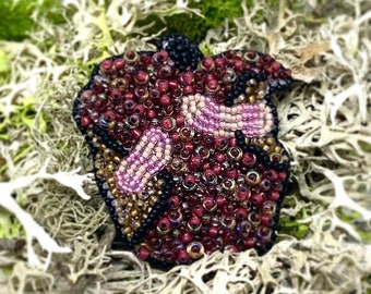 Rotten Apple Beaded Brooch | Beaded jewelry | Handmade | Art jewelry | Weird jewelry | Spooky pin | Witchy jewelry | Poison | Fruit | Nature