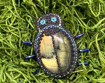 Labradorite Beetle Beaded Brooch | Beaded jewelry | Handmade | Art jewelry | Weird jewelry | Bug pin | Nature | Crystal jewelry |Holographic