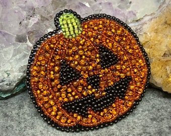 Jack O’Lantern Beaded Brooch | Beaded jewelry | Handmade | Art jewelry | Weird jewelry | Spooky pin | Witchy jewelry | Halloween pumpkin