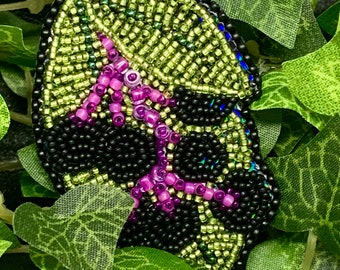 Pokeweed Berry Beaded Brooch | Beaded jewelry | Handmade | Art jewelry | Weird jewelry | Nature | Poison Berry brooch | Witchy pin