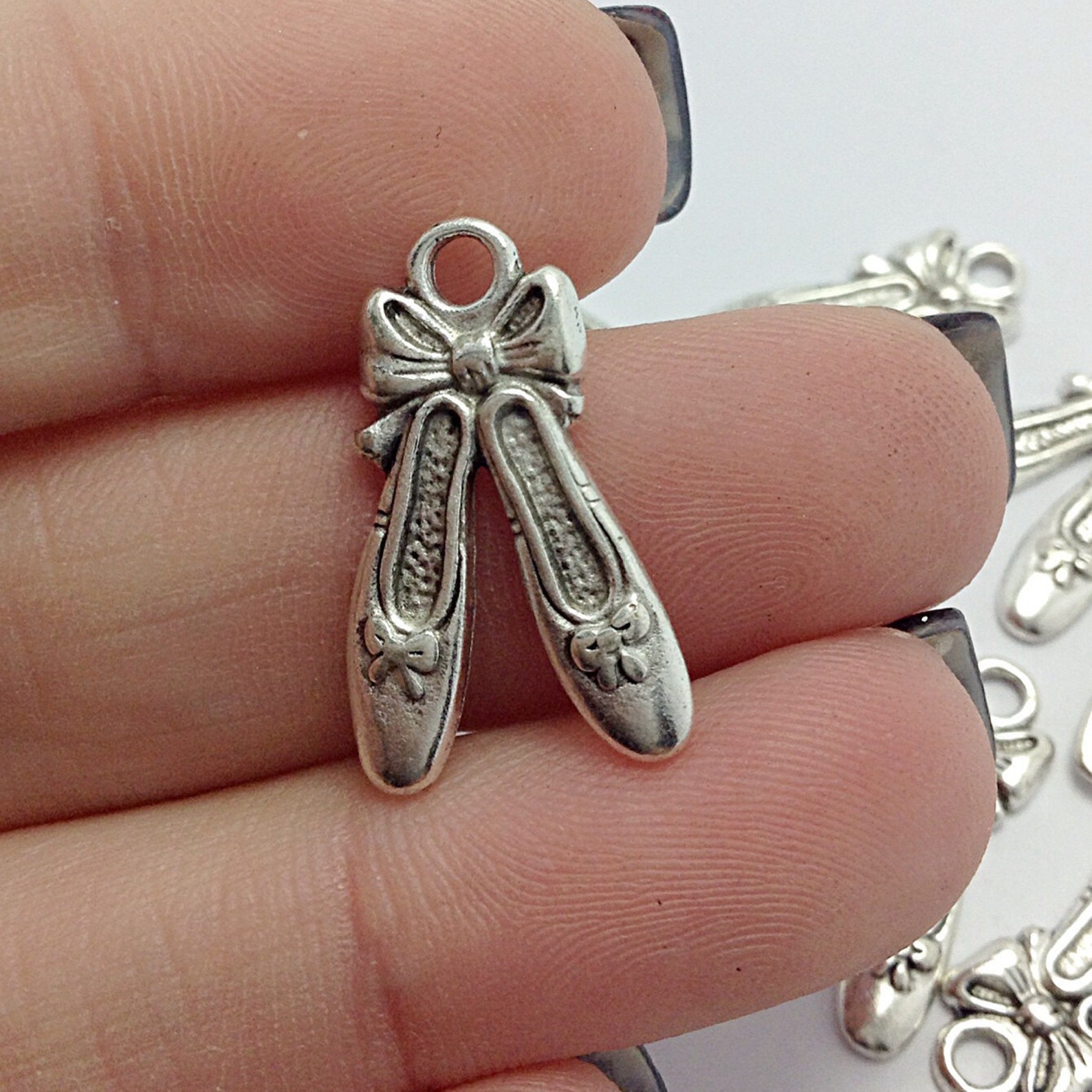 10 ballet shoes charms, dancer charms, ballerina charms, shoe charms (1-1124)
