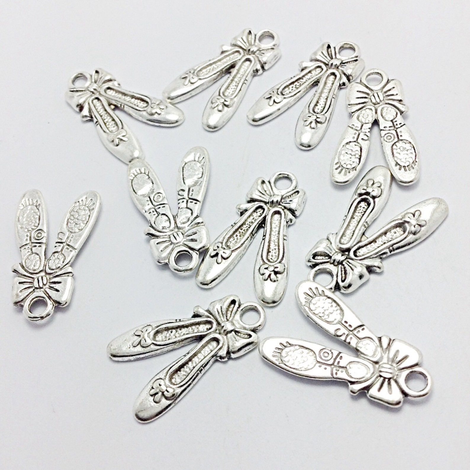 10 ballet shoes charms, dancer charms, ballerina charms, shoe charms (1-1124)