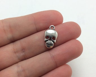 10 Skull Charms Antique Silver Tone Halloween (1-1437)