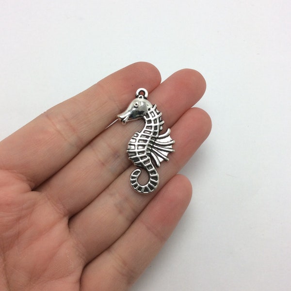 BULK 20 Sea Horse Charms Antique Silver Tone Nautical Ocean Beach (5-1614)