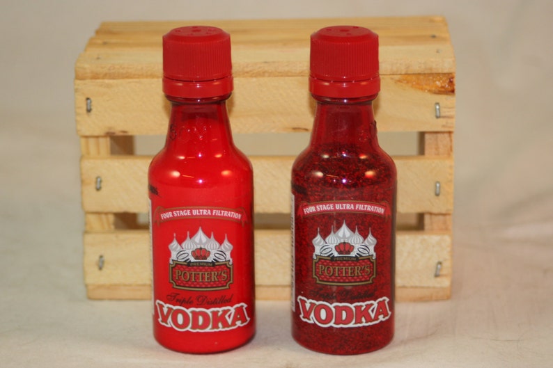 Potter/'s Vodka Salt /& Pepper Shaker Upcycled Liquor Bottles Red Plastic