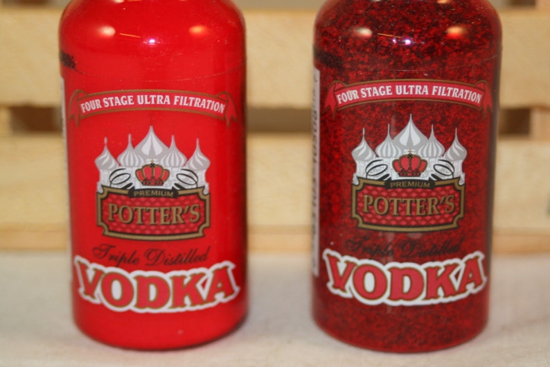 Potter/'s Vodka Salt /& Pepper Shaker Upcycled Liquor Bottles Red Plastic