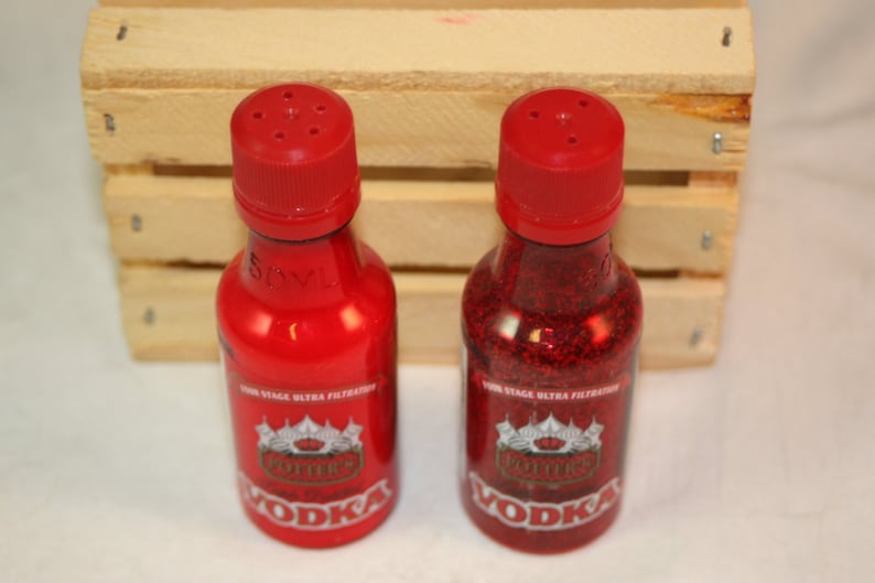 Potter/'s Vodka Salt /& Pepper Shaker Upcycled Liquor Bottles Red Plastic