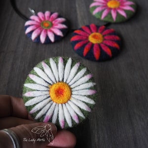 Daisy - VIDEO TUTORIAL by the Lady Moth - Beginner Needle Felting