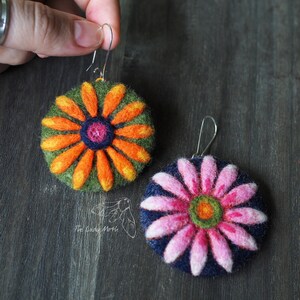Daisy - VIDEO TUTORIAL by the Lady Moth - Beginner Needle Felting