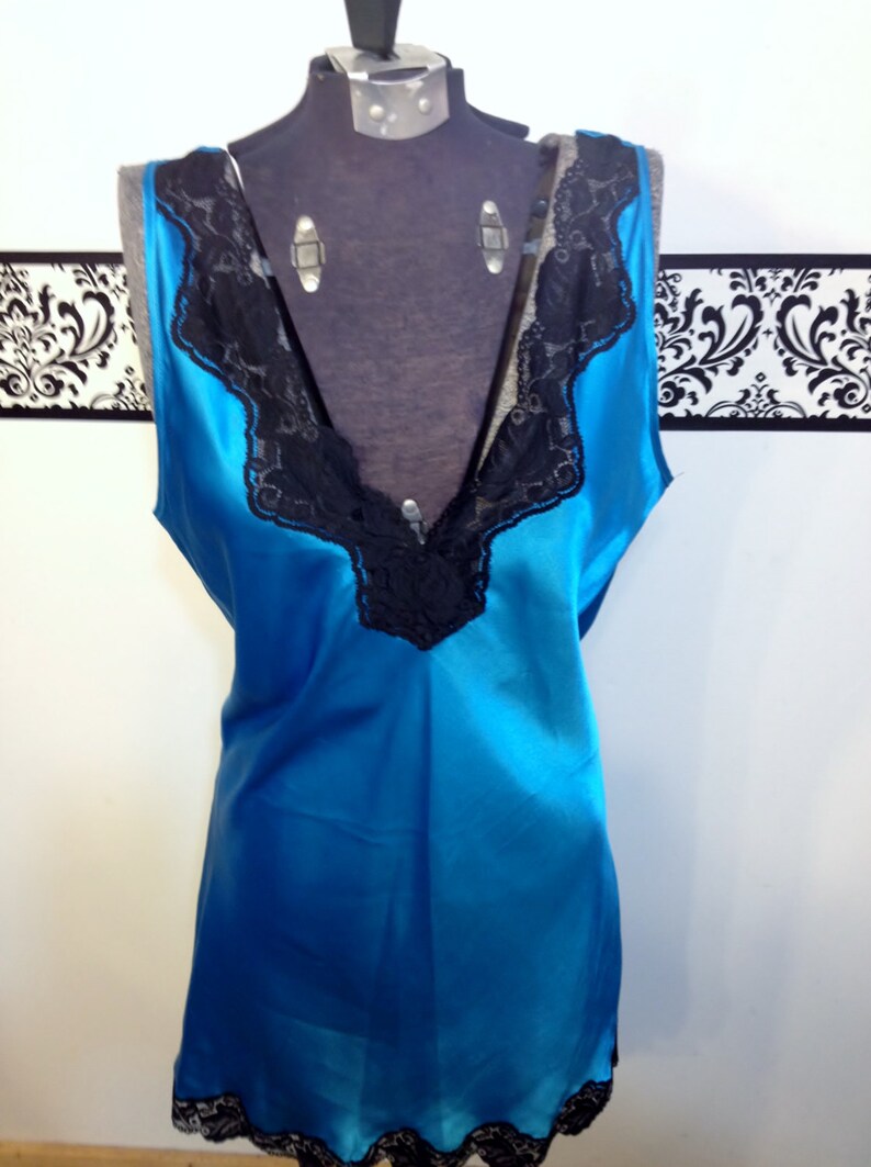 1970/'s Electric Blue /& Black Lace Pin Up Nightgown by Inner Most Pin Up 1980/'s Vintage Lingerie Size Medium Bridal Honeymoon Chemise