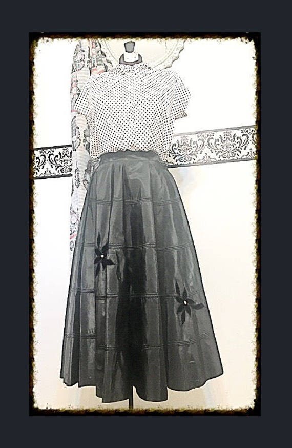 1950's Black Taffeta and Velvet Swing Skirt, Size… - image 2
