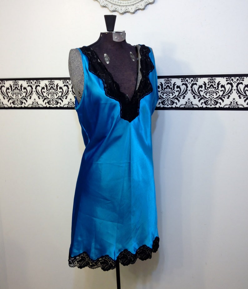 1970/'s Electric Blue /& Black Lace Pin Up Nightgown by Inner Most Pin Up 1980/'s Vintage Lingerie Size Medium Bridal Honeymoon Chemise