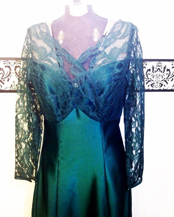 emerald green lace cocktail dress