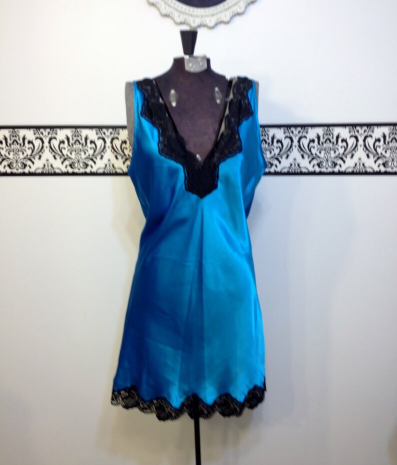 1970/'s Electric Blue /& Black Lace Pin Up Nightgown by Inner Most Pin Up 1980/'s Vintage Lingerie Size Medium Bridal Honeymoon Chemise
