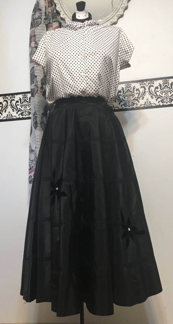 1950's Black Taffeta and Velvet Swing Skirt, Size… - image 4