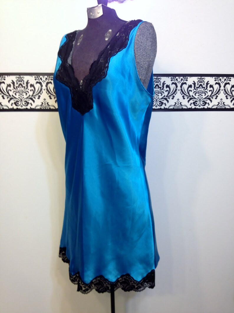 1970/'s Electric Blue /& Black Lace Pin Up Nightgown by Inner Most Pin Up 1980/'s Vintage Lingerie Size Medium Bridal Honeymoon Chemise