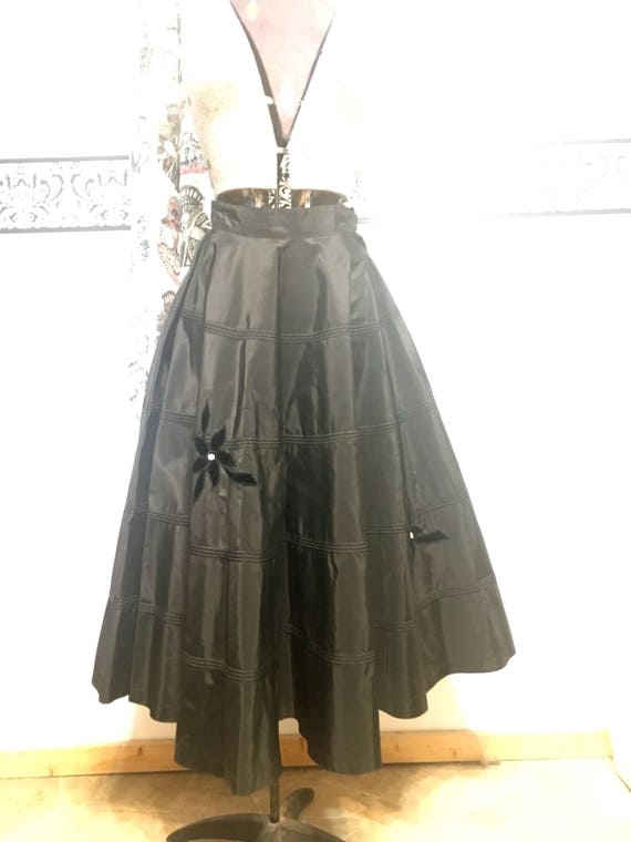 1950's Black Taffeta and Velvet Swing Skirt, Size… - image 3