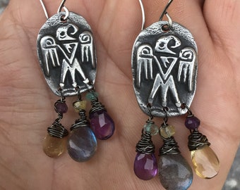 Rústicos pero refinados con joyas, estos hermosos aretes Thunderbird de Weathered Soul cuelgan con amatista, labradorita y citrino.