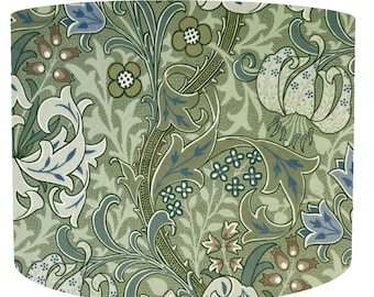 Pantalla de lámpara William Morris Sage Golden Lily, pantalla de lámpara verde musgo, pantalla de lámpara cilíndrica con estampado floral botánico, decoración del hogar con temática natural, forro blanco.