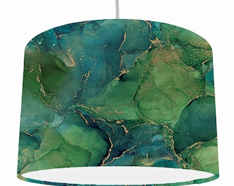 Pantalla de lámpara de mármol verde esmeralda con efecto veteado dorado, diseño abstracto de tinta fluida para dormitorio, sala de estar y decoración de interiores moderna.