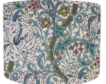 Pantalla de lámpara William Morris Lilac Haze Golden Lily, pantalla blanca, pantalla cilíndrica con estampado floral botánico, decoración para el hogar con temática natural, forro blanco.