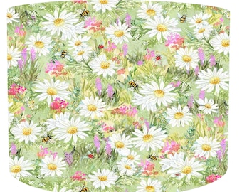 Pantalla de lámpara con diseño de margaritas y abejas, decoración para el hogar con temática de naturaleza verde, accesorios florales para dormitorio, escena de flores silvestres, pantalla vibrante para lámpara de mesa.