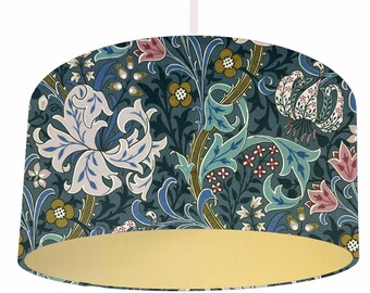 Pantalla de lámpara William Morris Golden Lily Lunar, decoración floral botánica para el hogar, elemento decorativo para la sala de estar, terciopelo azul pizarra, forro metálico.